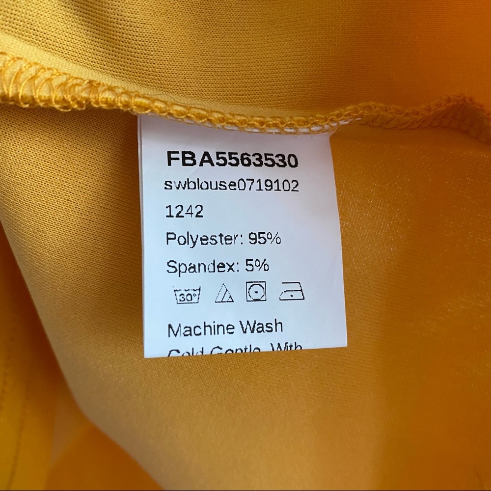 NWOT 🌻 Puff-sleeve blouse - Picture 6 of 9